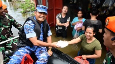 Danlanud Tinjau Warga Terdampak Banjir dan Dirikan Posko Darurat di Kec. Rumbai