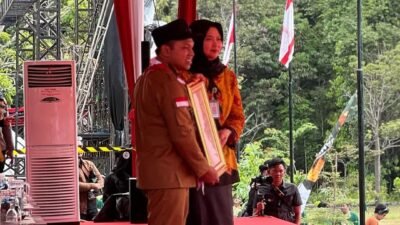 Kanwil Riau: Penyerahan Surat Pernyataan Ciptaan Kepada Gubernur Upacara Jambore Karhutla Riau 2025