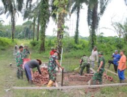 Satgas TMMD ke 124 Kodim 0320 Dumai Bersama Warga Wujudkan Sumur Bor dan MCK Berkualitas di Bukit Kayu Kapur