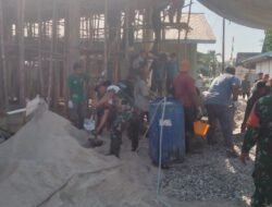 Jelang Penutupan TMMD ke-124 Kodim 0320 Dumai, TNI dan Warga Berjibaku Gotong Royong Cor Masjid Al-Ikhsan