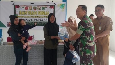 Pemberian Bantuan Sosial Percepatan Penurunan Stunting di Kelurahan Bukit Kayu Kapur dalam Rangkaian TMMD Ke-124 Kodim 0320 Dumai