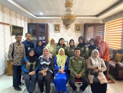 BEM Universitas Awal Bros melakukan kunjungan silaturahmi ke Kantor Dinas Pemberdayaan Perempuan, Perlindungan Anak, Pengendalian Penduduk dan Keluarga Berencana Provinsi Riau