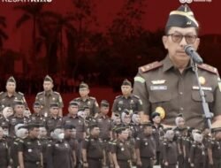 Kajati Riau Akmal Abbas SH.MH. Saat Memimpin Apel Kerja Di Halaman Kantor Kejati Riau