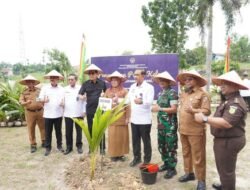 Rutan Pekanbaru Tanam 1.027 Bibit Kelapa, Dukung Gerakan Serentak se-Indonesia