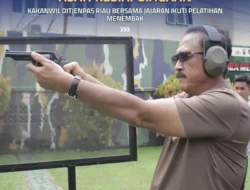 Asah Kesiapsiagaan, Kakanwil Ditjenpas Riau Bersama Jajaran Ikuti Pelatihan Menembak