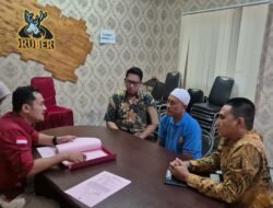 Kejati Riau SerahkanTersangka IR dan Barang Bukti Pada Penuntut Umum dalam perkara Dugaan Tindak Pidana Korupsi Dalam Pekerjaan Pembangunan Pelabuhan Penyeberangan Sagu- Satu Lukit Tahap V