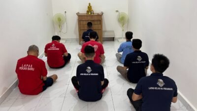 Komitmen Perkuat Pembinaan Kepribadian, Warga Binaan Lapas Pekanbaru Jalani Ibadah di Cetiya Dharma Bakti