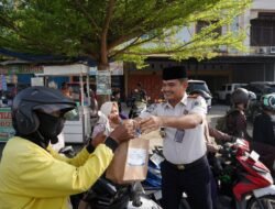 Dukung UMKM Sekitar, Rutan Pekanbaru Bagikan Ratusan Takjil kepada Masyarakat