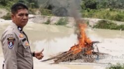 Polsek Kuantan Tengah Tertibkan Dua Rakit PETI Ilegal di Sungai Jering