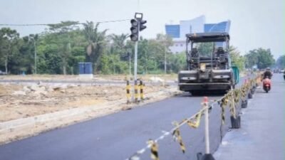 Pembangunan Simpang Sebidang Jalan Arifin Ahmad-Jalan Jenderal Sudirman, tepatnya di depan Kawasan Purna MTQ Pekanbaru, terus dikebut