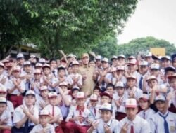 Pemerintah Kota (Pemko) Pekanbaru, dalam waktu dekat segera membagikan seragam gratis untuk 20 ribu lebih peserta didik baru tahun ajaran 2026/2027 tingkat Sekolah Dasar (SD) dan Sekolah Menengah Pertama (SMP) negeri.