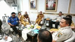 Wako Pekanbaru Agung Nugroho didampingi para kepala OPD jajaran Pemko menggelar rapat evaluasi TRC Pekanbaru Aman